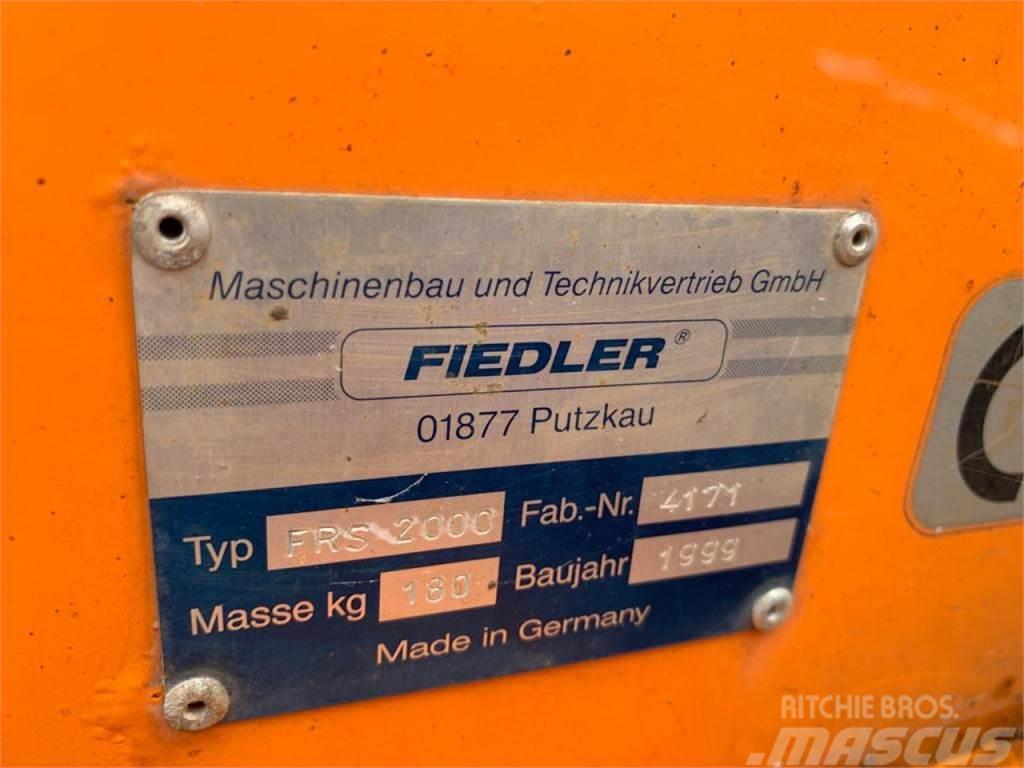 Fiedler Schneepflug FRS 2000 Autres matériels d'espace vert
