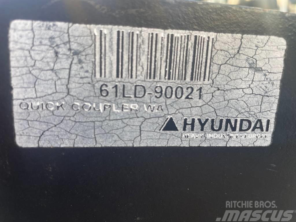 Hyundai Adapter HL757-7 to Volvo L50 - L120 Attache rapide pour godet