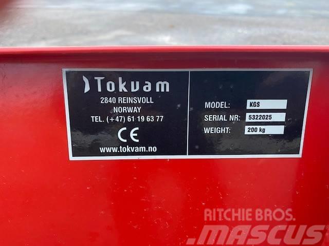 Tokvam KGS konstgräsplog Accessoires d'attache pour tracteurs compacts