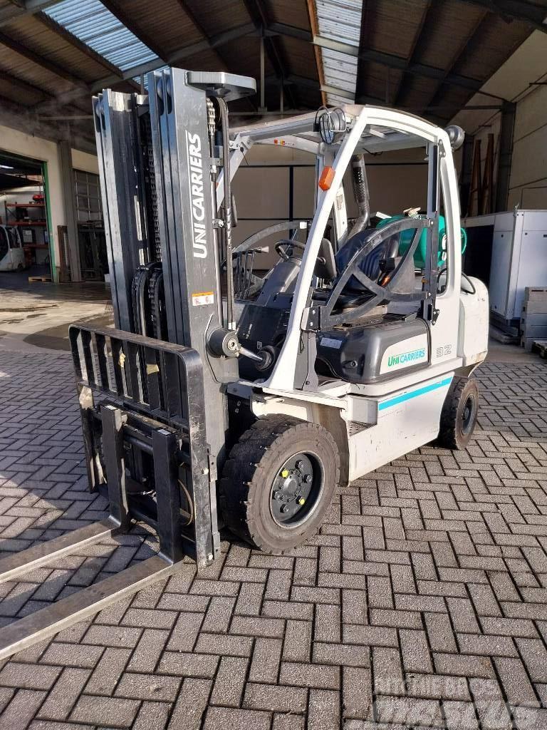 UniCarriers DX 32 Chariots GPL