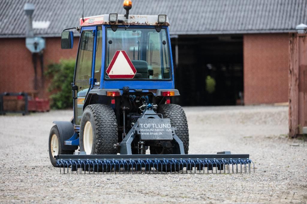  Toftlund Maskinfabrik Gårdspladsrive Accessoires d'attache pour tracteurs compacts