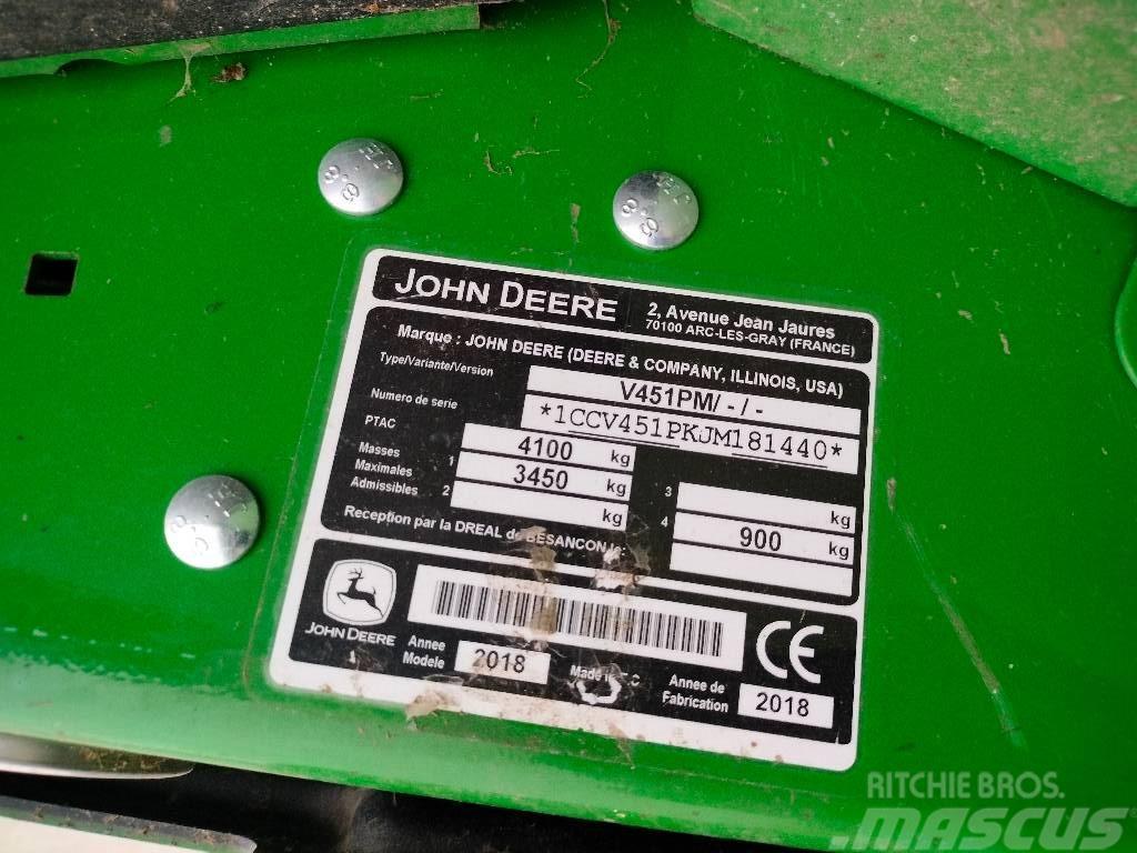 John Deere V451M Presse à balle ronde