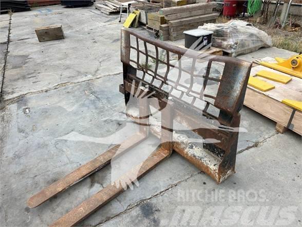 CAT SKID STEER PALLET FORKS 42 Fourches