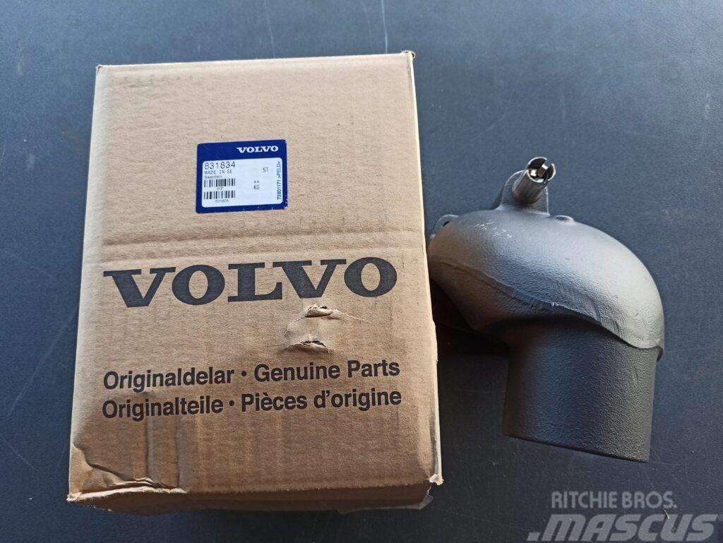Volvo EXHAUST PIPE 831834 Moteur