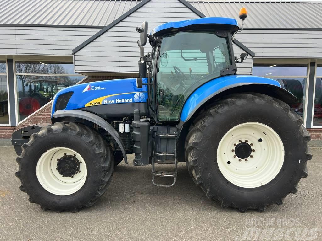 New Holland T 7030 PC Tracteur