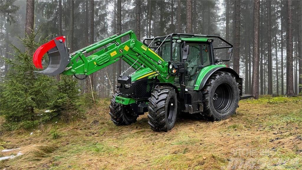 John Deere 6120M UVV Forstschlepper Tracteurs forestiers