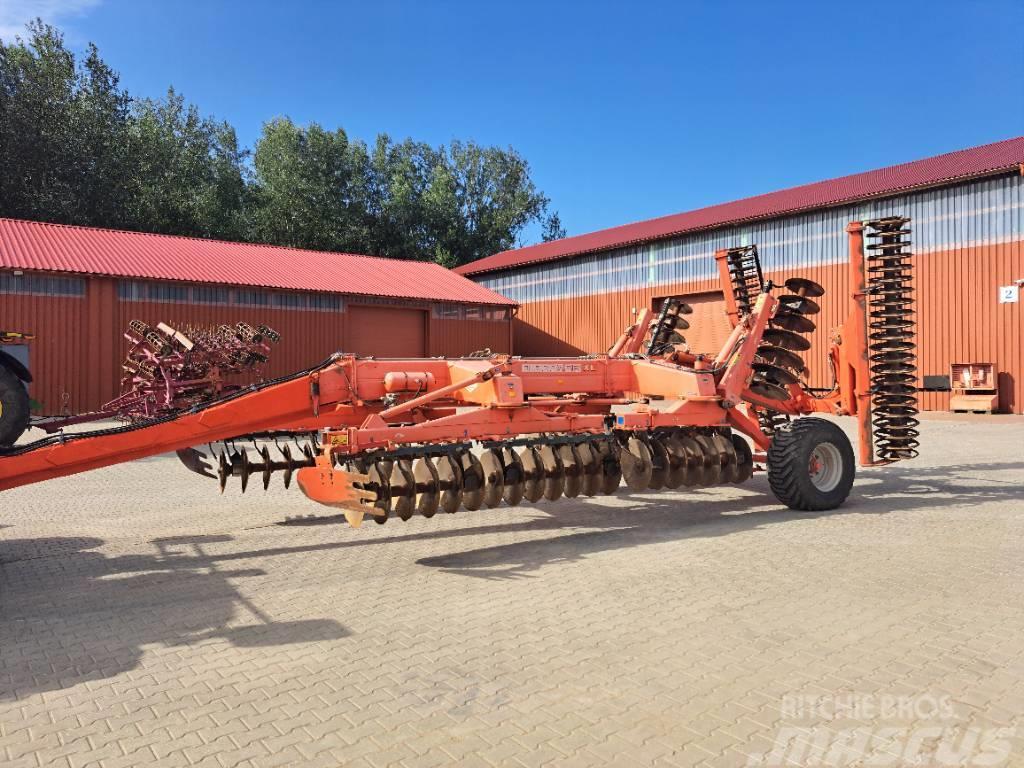 Kuhn Discover XL 52 Crover crop