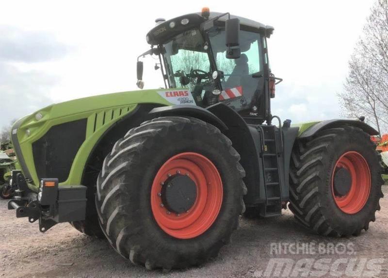 CLAAS XERION 4200 TRAC Tracteur