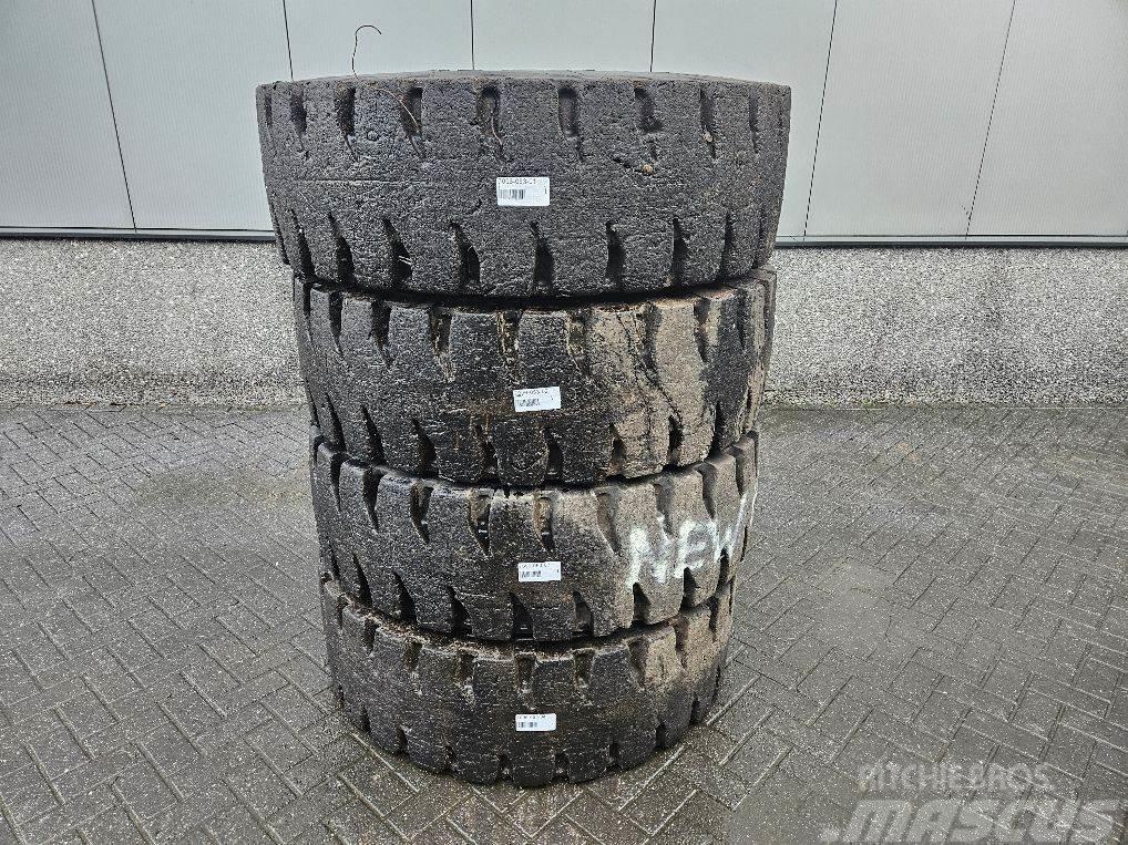 New Holland W110C-Barkley 17.5R25-Tire/Reifen/Band Pneus, roues et jantes