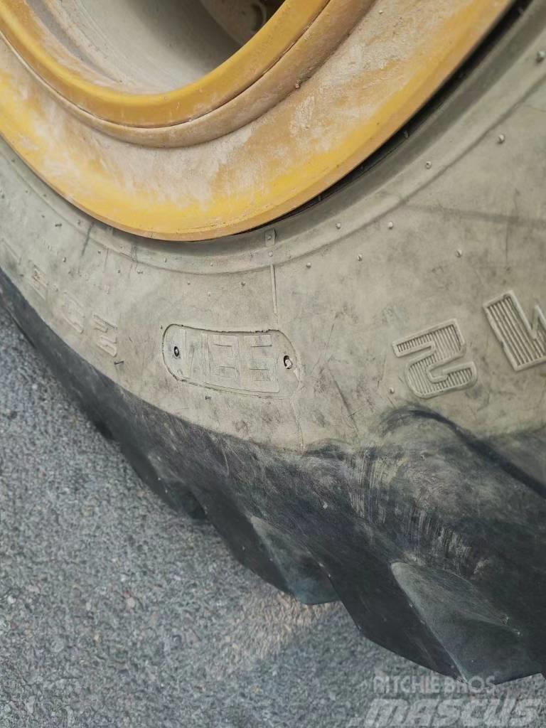 SEM 655D Chargeuse sur pneus