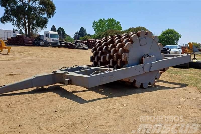  Compactor Padfoot Roller Rouleaux monocylindre