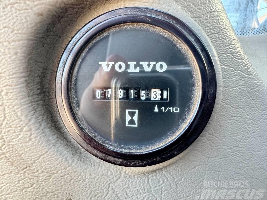 Volvo EW210D - Tilting Bucket / Triple Boom Pelle sur pneus