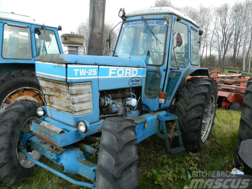Ford TW 25 Tracteur