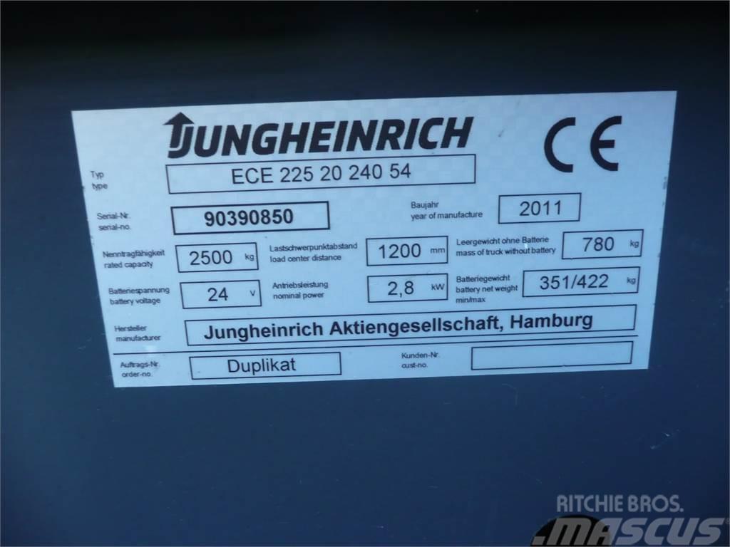 Jungheinrich ECE 225 2400X540mm Préparateur de commande au sol