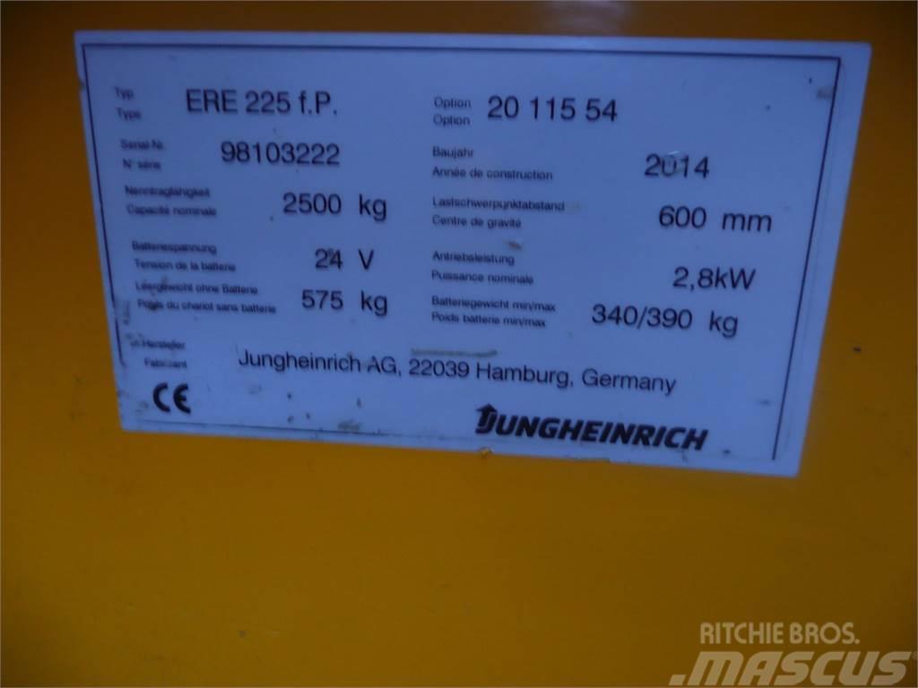Jungheinrich ERE 225 Transpalette accompagnant porté debout