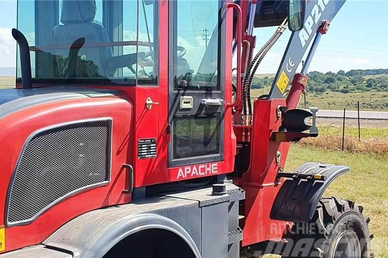 Apache Forklift and loader 1.5 TON Autre camion