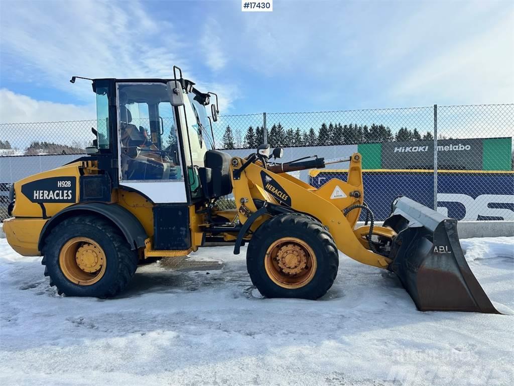 Heracles H928 Wheel loader w/ bucket. Rep object. Chargeuse sur pneus