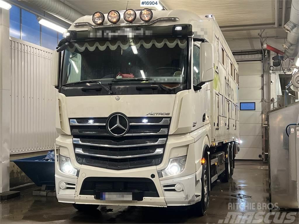 Mercedes-Benz Actros Animal transport truck w/ lift Camions et véhicules municipaux