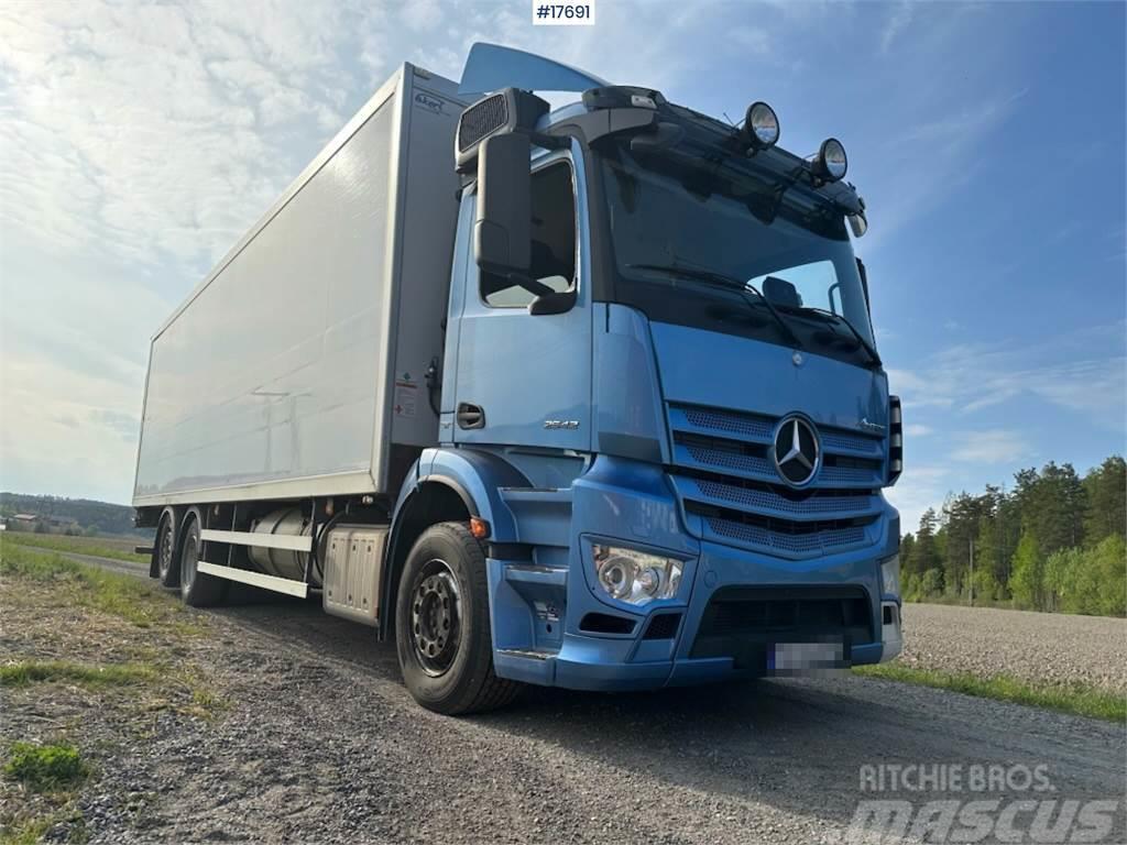 Mercedes-Benz Antons 6x2 Box truck w/ fridge/freezer unit. Camion Fourgon