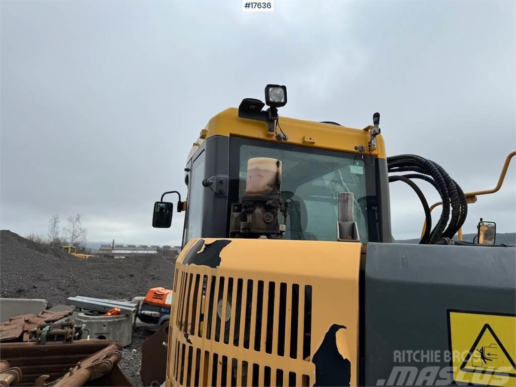 Volvo ECR235CL Tracked excavator w/ bucket and tilt Pelle sur chenilles