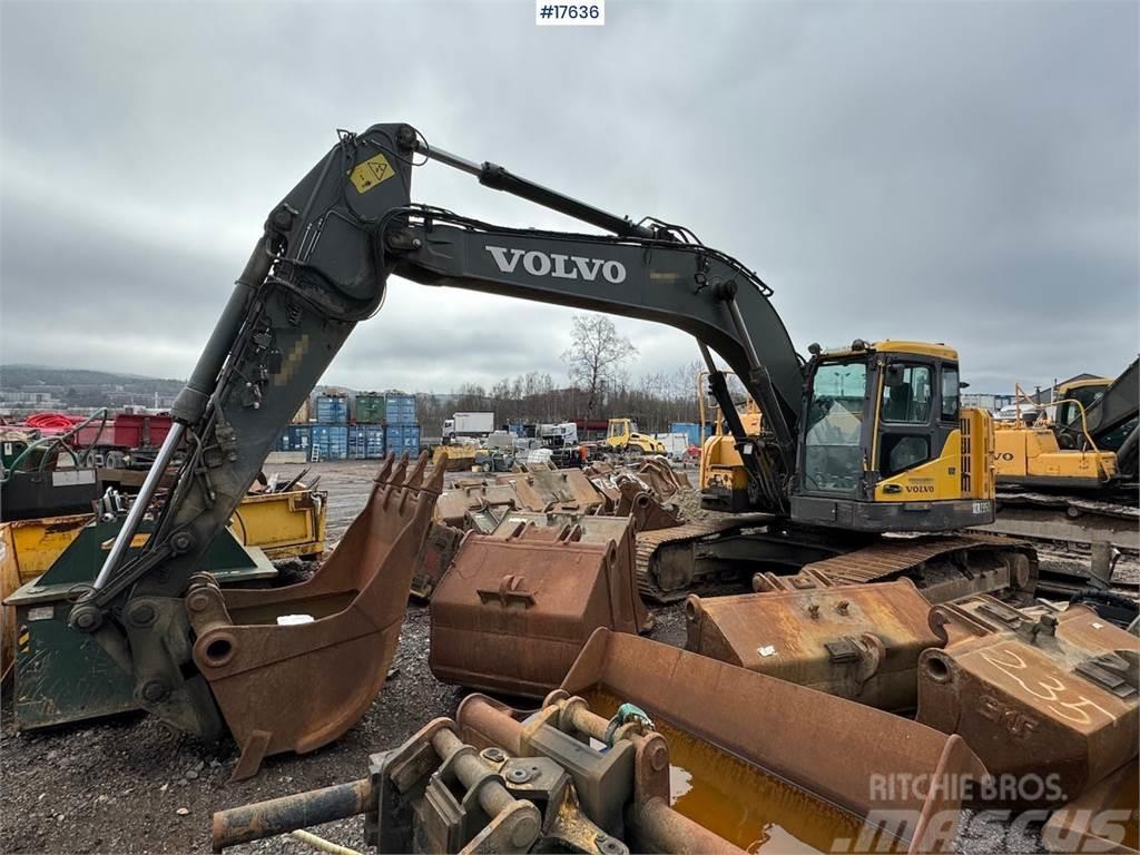 Volvo ECR235CL Tracked excavator w/ bucket and tilt Pelle sur chenilles