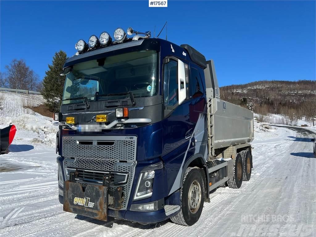 Volvo FH16 650 6x4 tipper w/ only 231k km! Camion benne