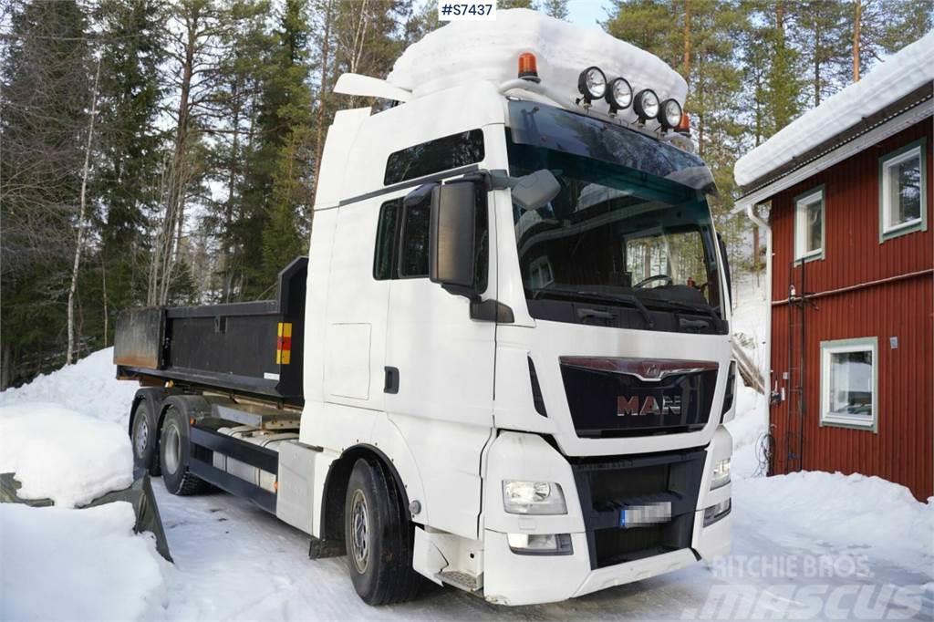MAN TGX26.480 6x2 Hook truck with flat bed Camion ampliroll