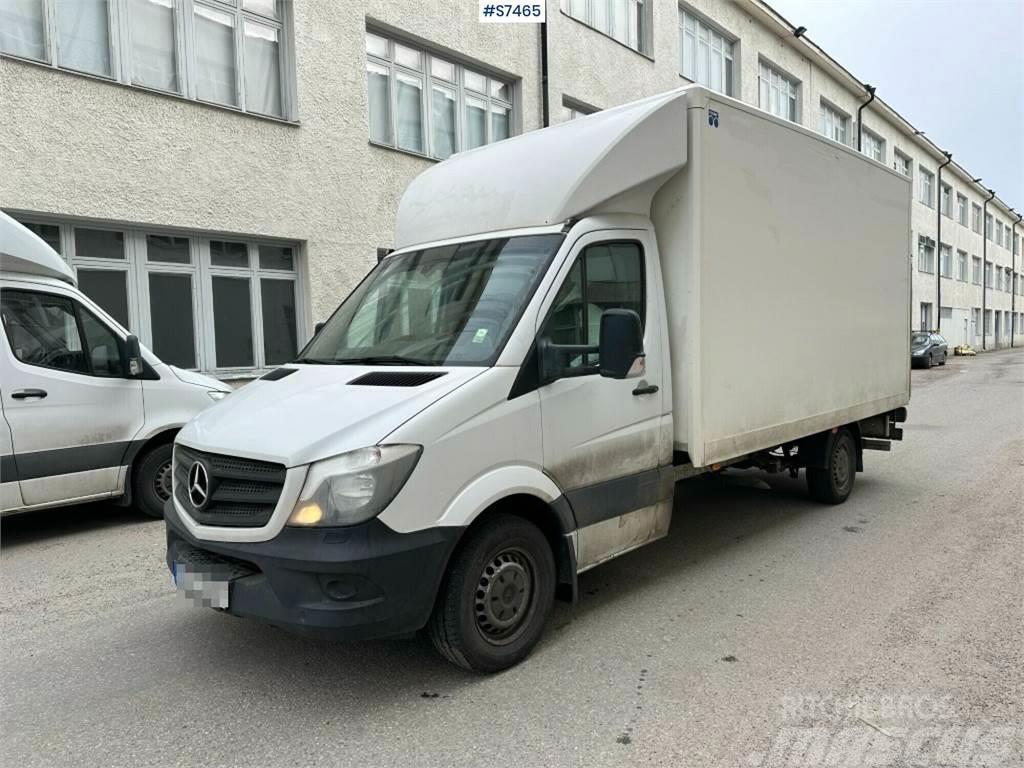 Mercedes-Benz Sprinter with tail lift Camion Fourgon