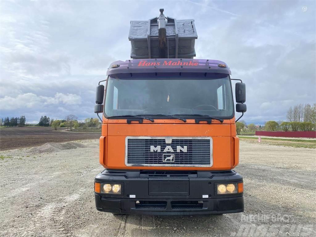 MAN 26.403 , 28 m3 metal container Camion ampliroll