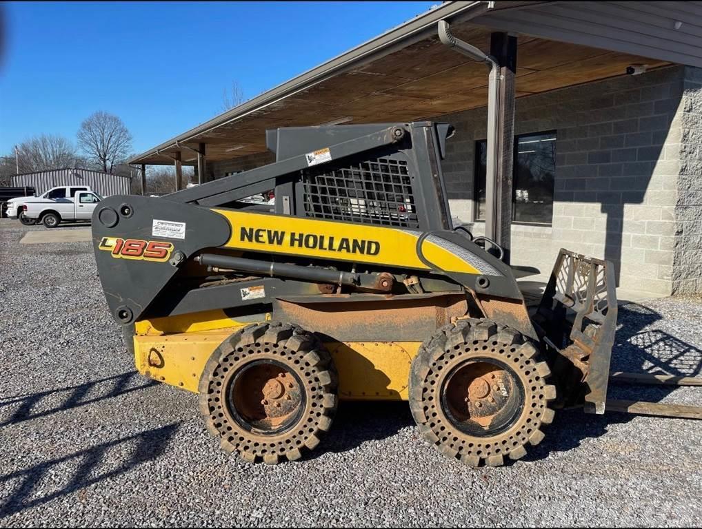 New Holland L185 Voiture