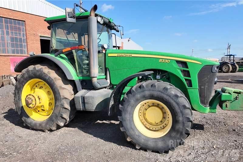 John Deere JD 8330 Tractor Now stripping for spares. Tracteur