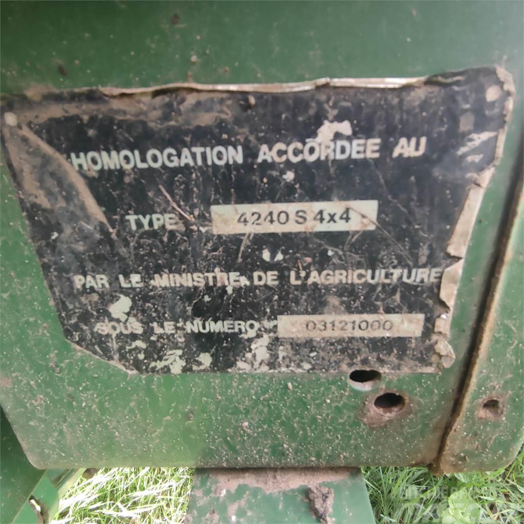 John Deere 4240S Tracteur