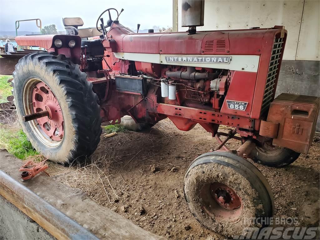 International Farmall 856 Tracteur
