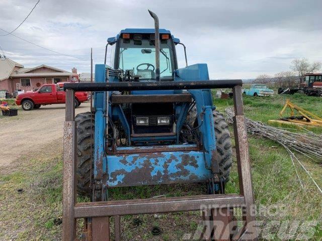 New Holland 7740 MFWD Tractor w/ loader Tracteur