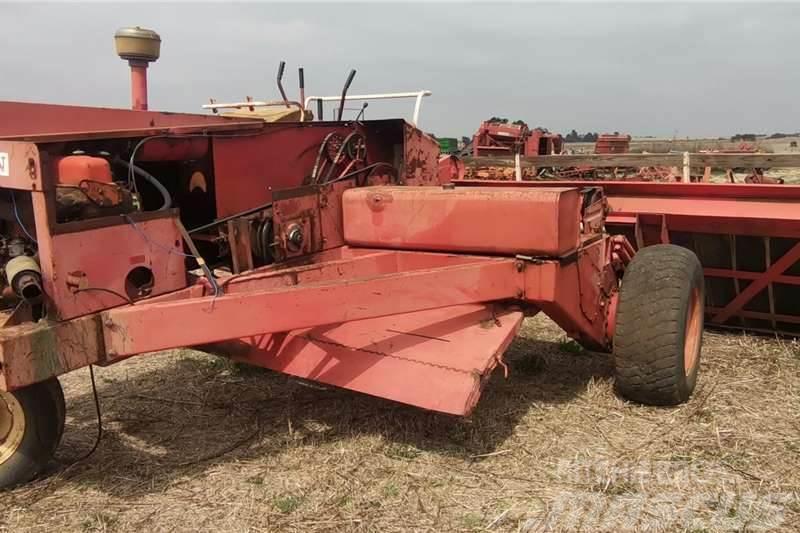 Hesston 420 Swather With Table Tracteur