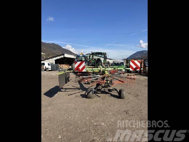 CLAAS LINER 650 TWIN Rateau faneur