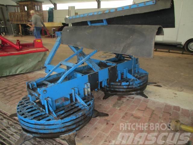  Siloverteiler Traktor Autres matériels de fenaison