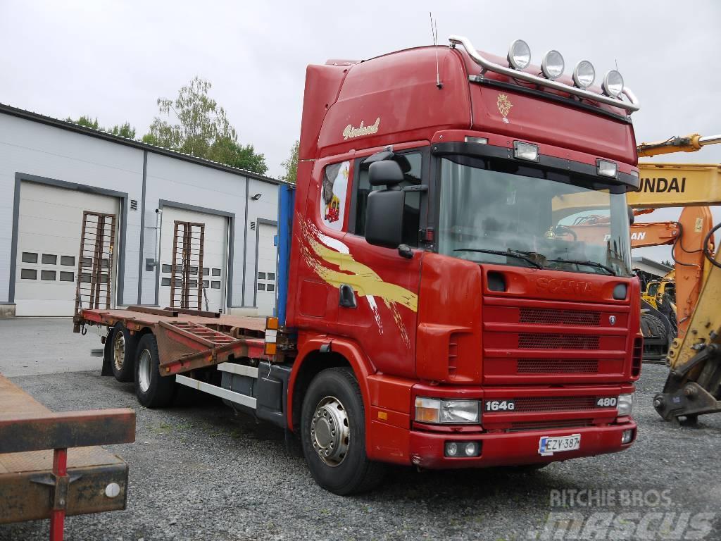 Scania R 164 6x2 konelavalla Camions de transport de machines forestières