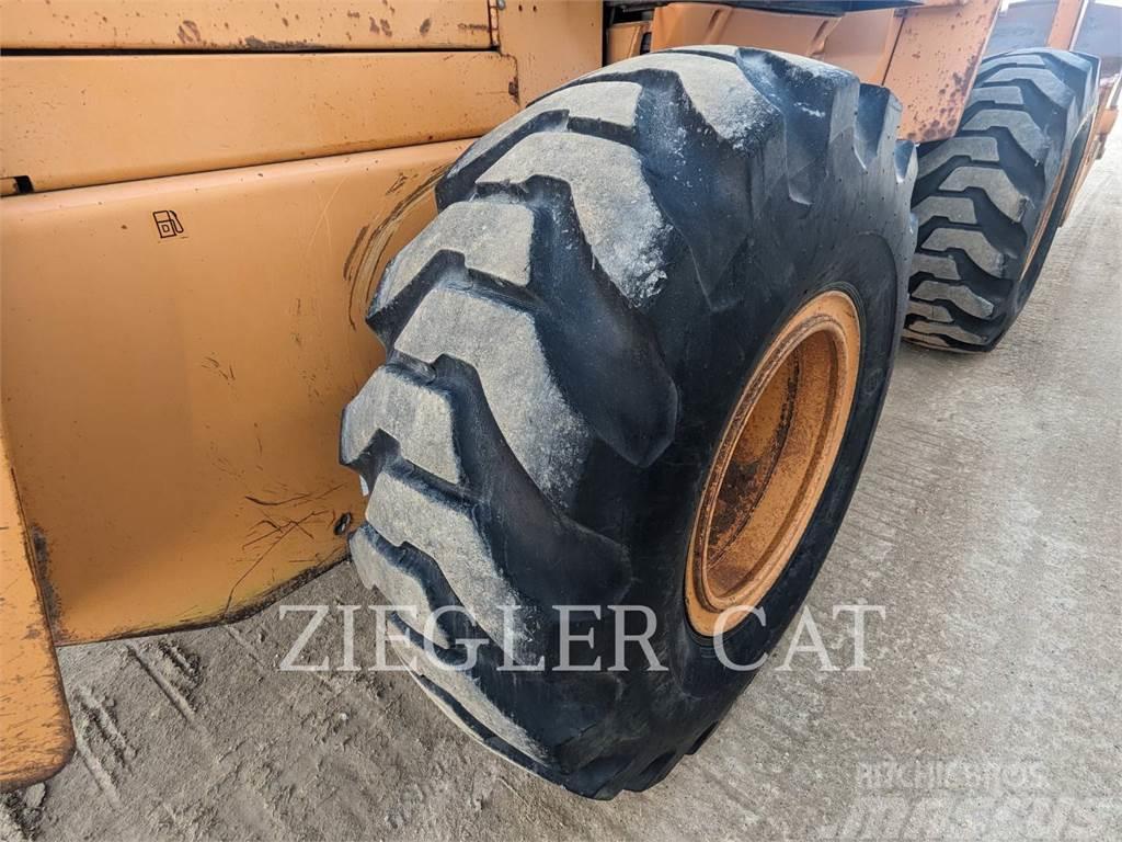 CASE 721C Chargeuse sur pneus