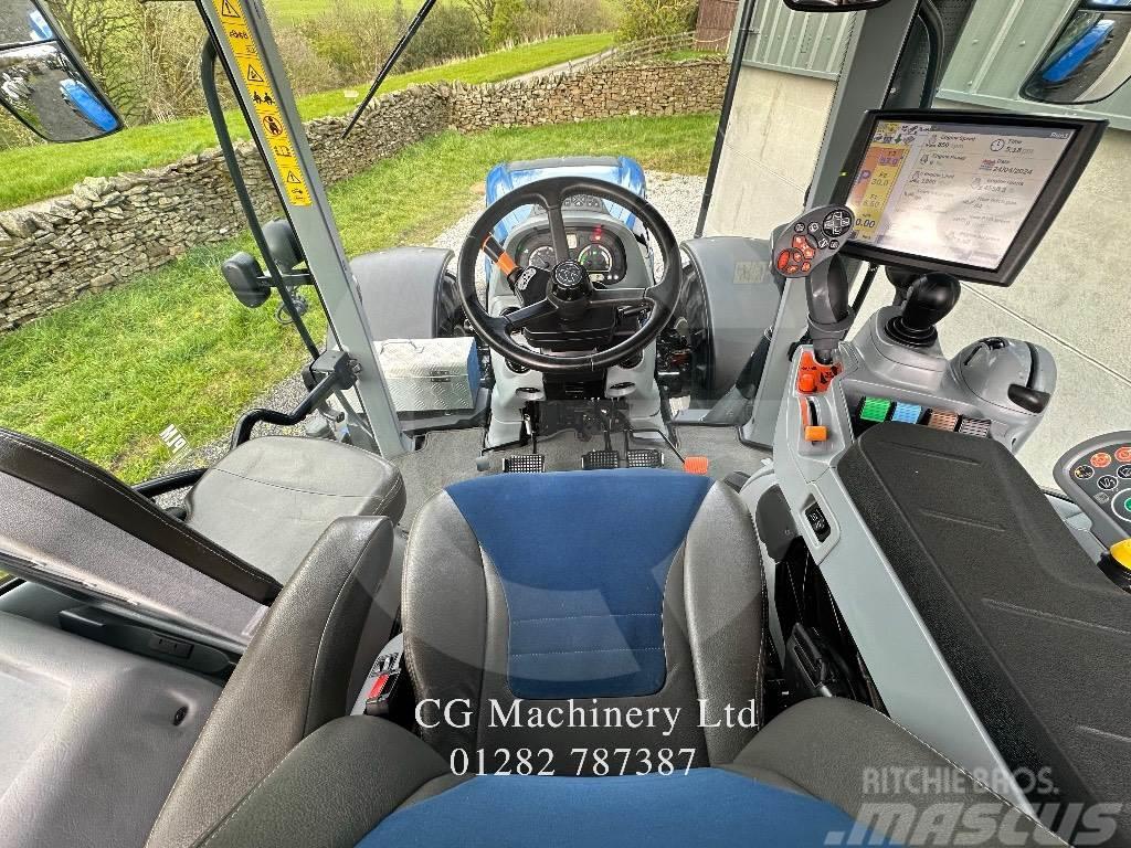 New Holland T 7.270 Auto Command Tracteur