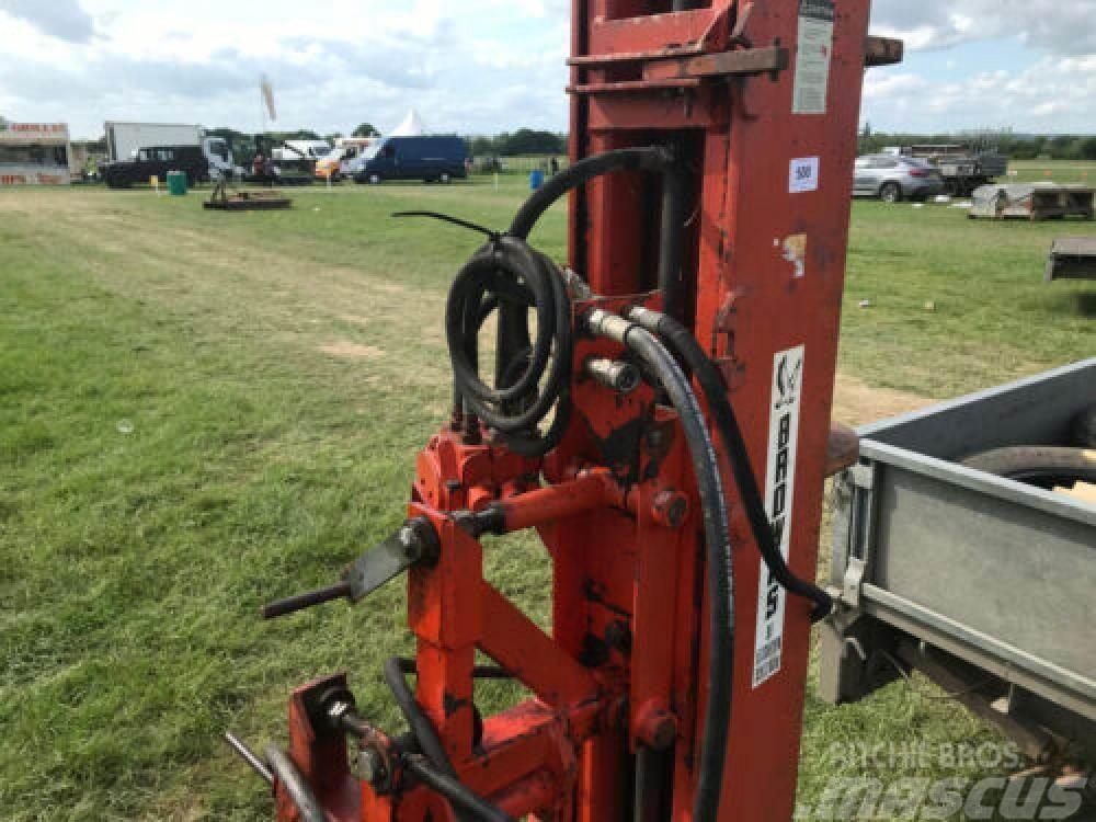 Browns Post Knocker - contractor Autres équipements pour tracteur