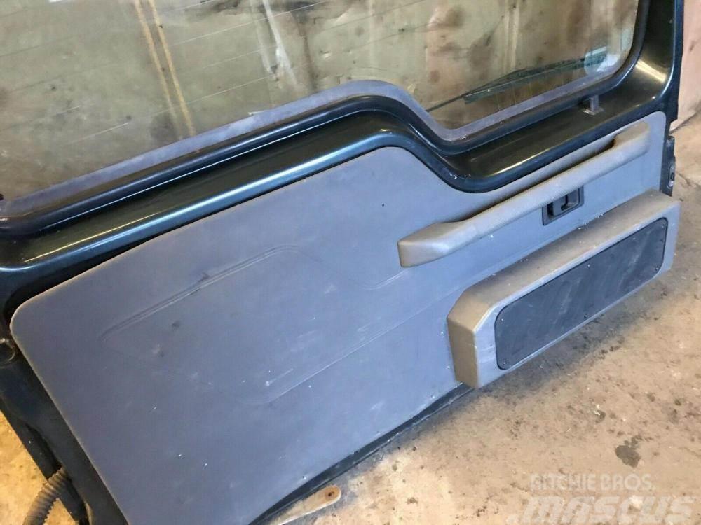 Land Rover Discovery 300 TDi rear door complete £90 Autre