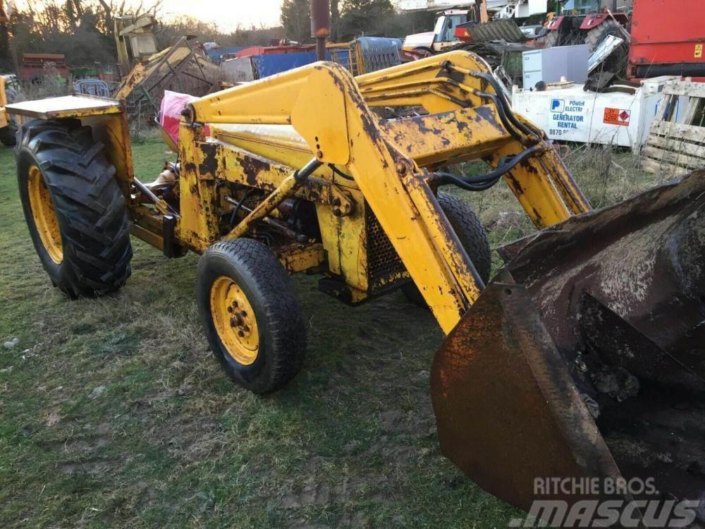 Massey Ferguson 135 Loader tractor £1750 Chargeur frontal, fourche