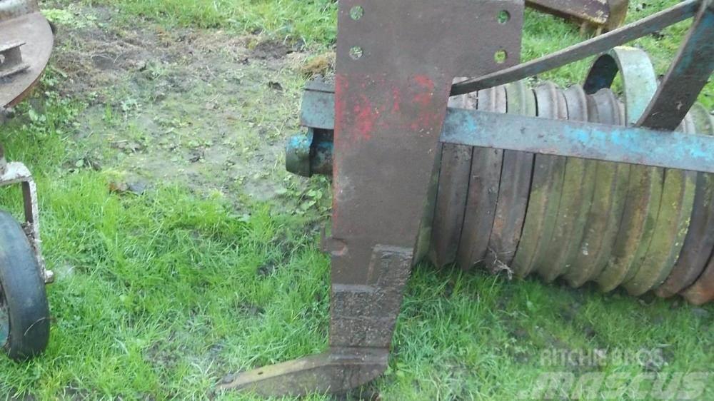  Mole plough / subsoiler - £480 Charrue non réversible