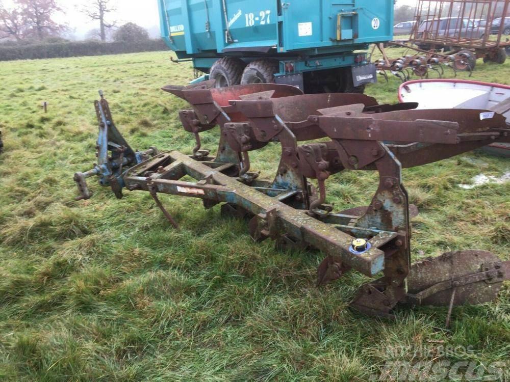 Ransomes 3 Furrow reversible plough £450 plus vat £540 Charrue non réversible
