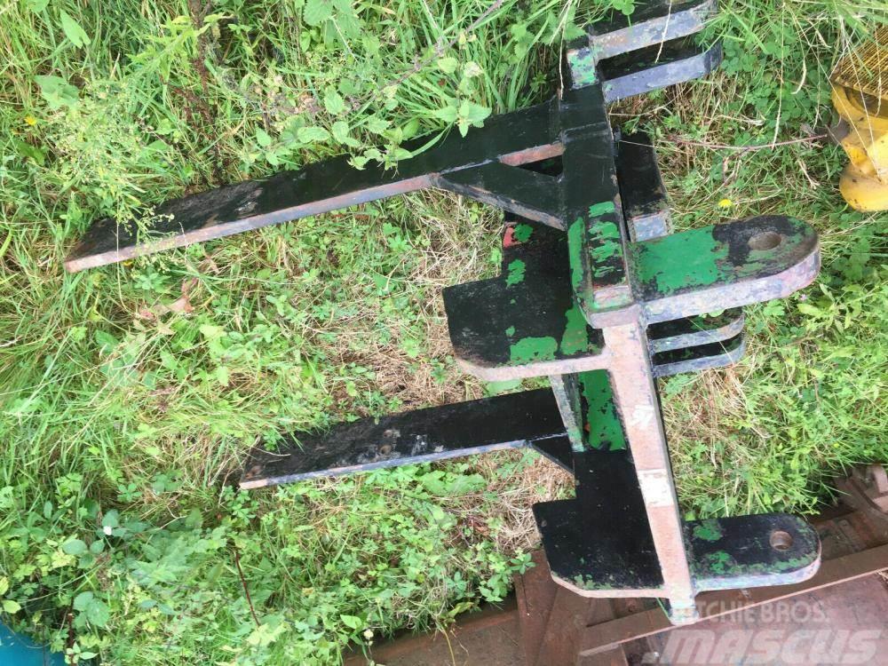  Tractor mounted front linkage frame Tracteur