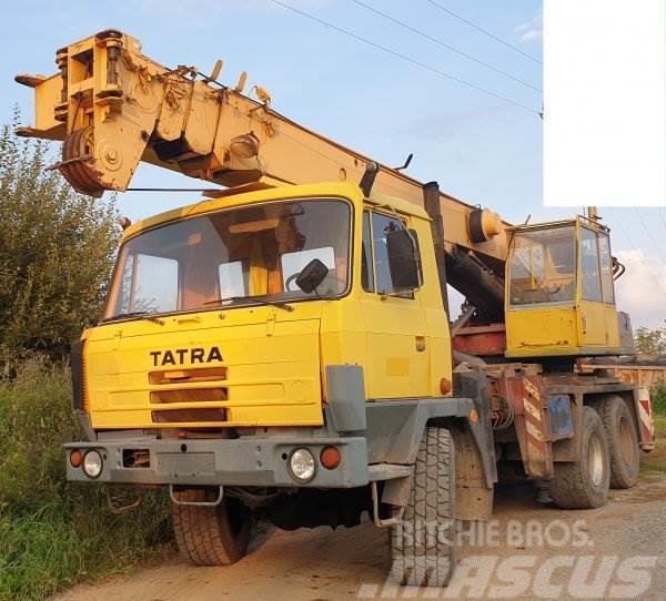 Tatra 815 +AD20 T Camion plateau ridelle avec grue