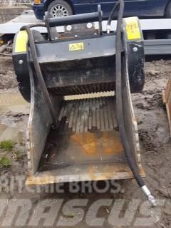 MB Crusher BF70.2 S4 Tractopelle