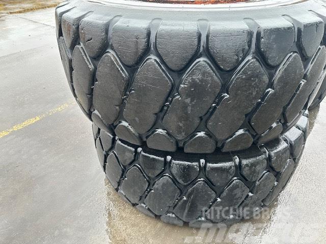 Doosan DL 450 KOŁA 26,5R25 Chargeuse sur pneus