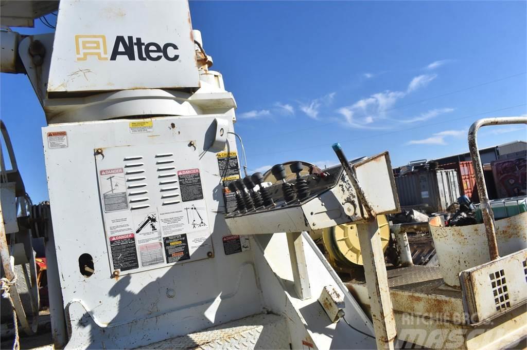 Altec D2045TR Camion foreuse